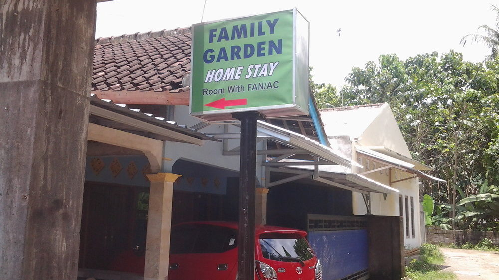 Family Garden Homestay Mangsit Buitenkant foto