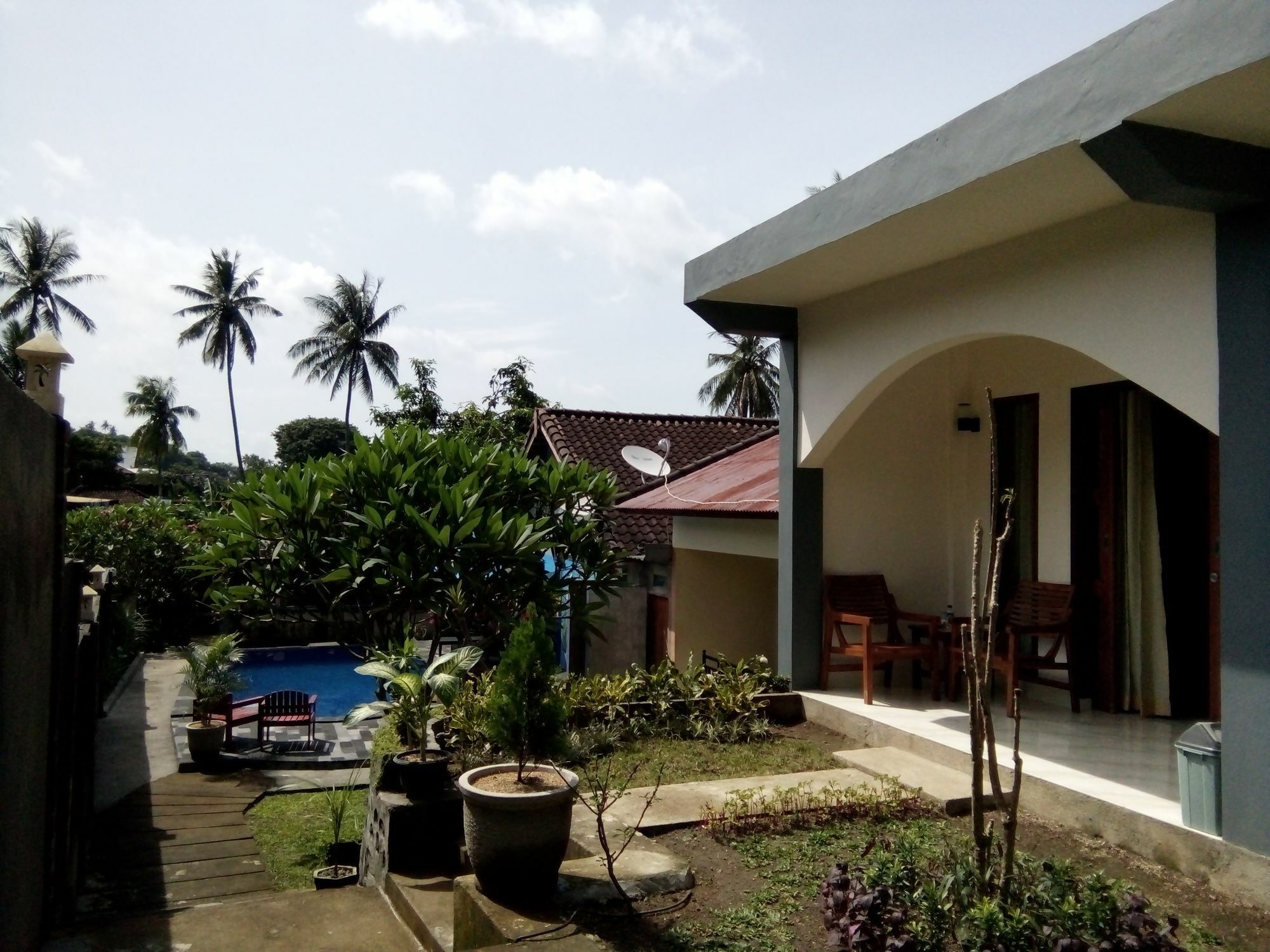 Family Garden Homestay Mangsit Buitenkant foto