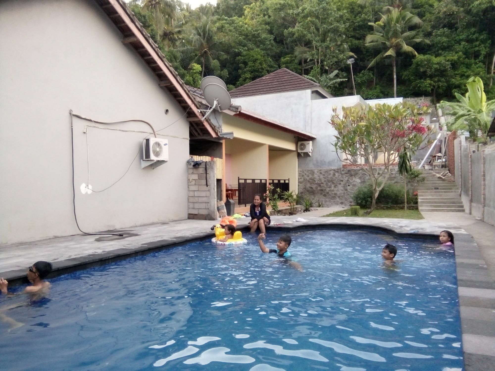 Family Garden Homestay Mangsit Buitenkant foto