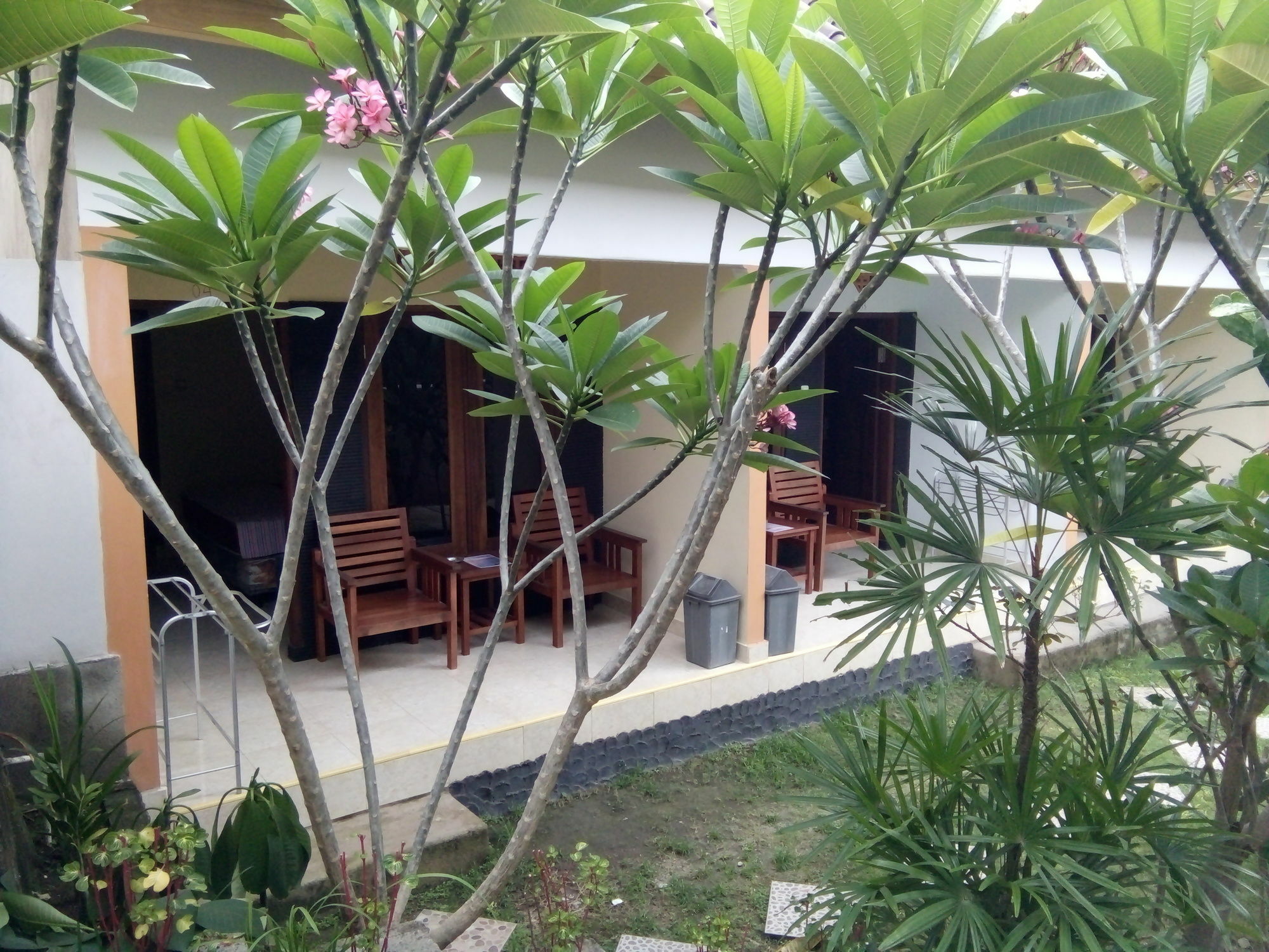 Family Garden Homestay Mangsit Buitenkant foto